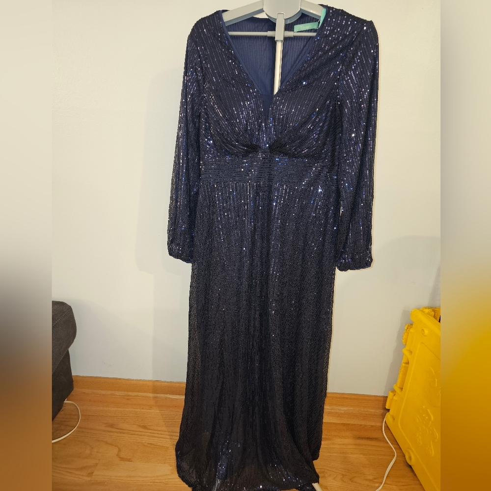 Elegant Navy Full Lenght Sequin Gown NWT